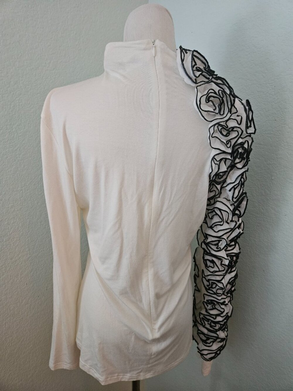 puffed sleeve GRACIA top - Picture 3 of 5